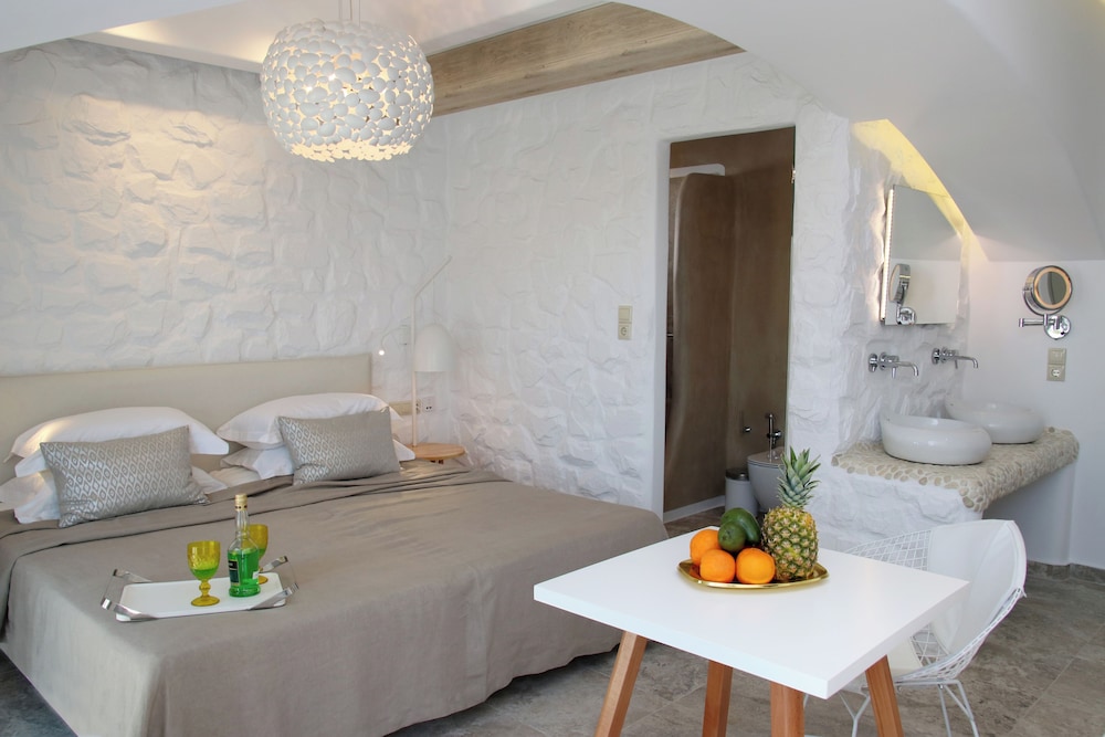 Spiros Hotel 63/83