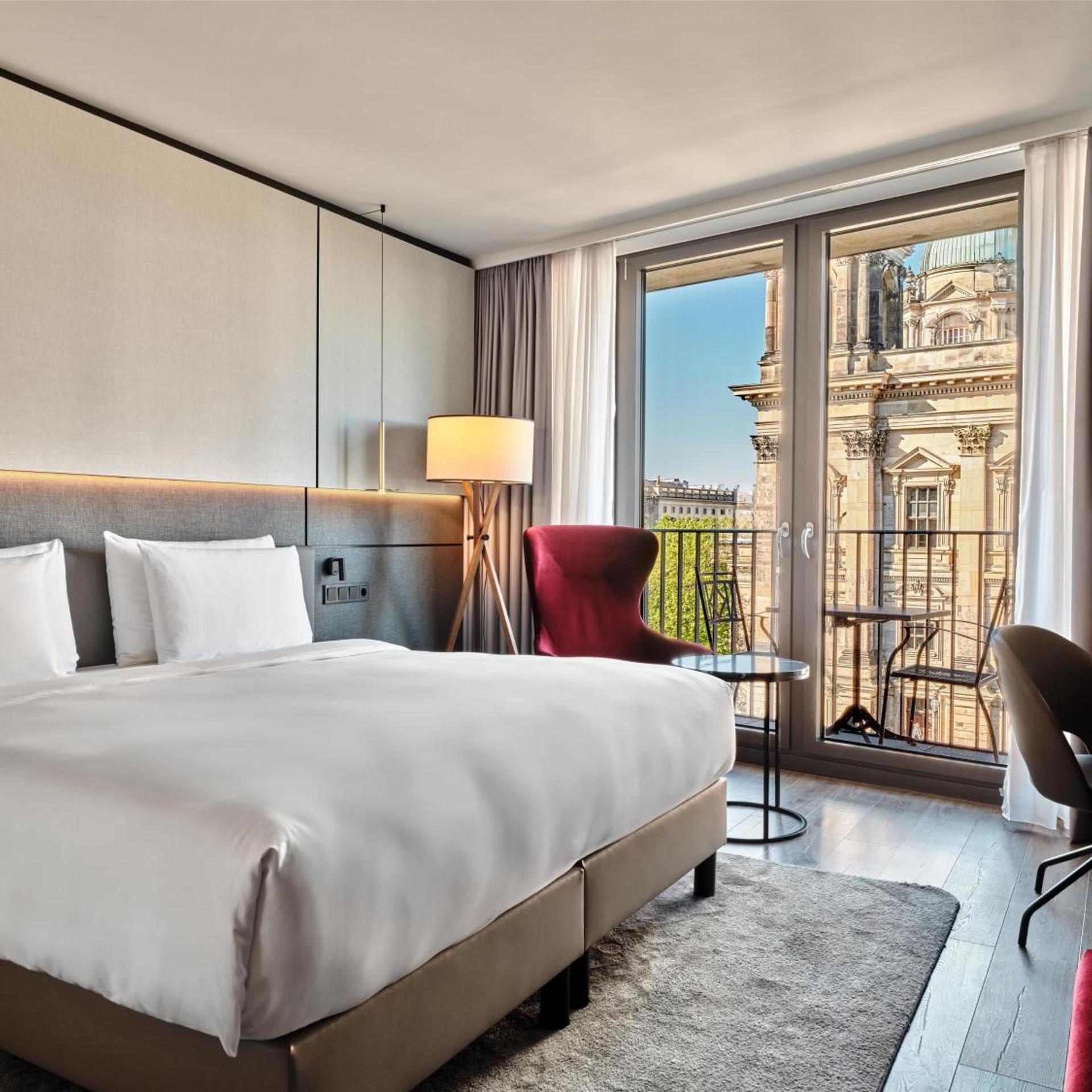 Collection, Premium, Single Bed, Cathedral View, Balcony، Radisson Collection Hotel, Berlin 2/7