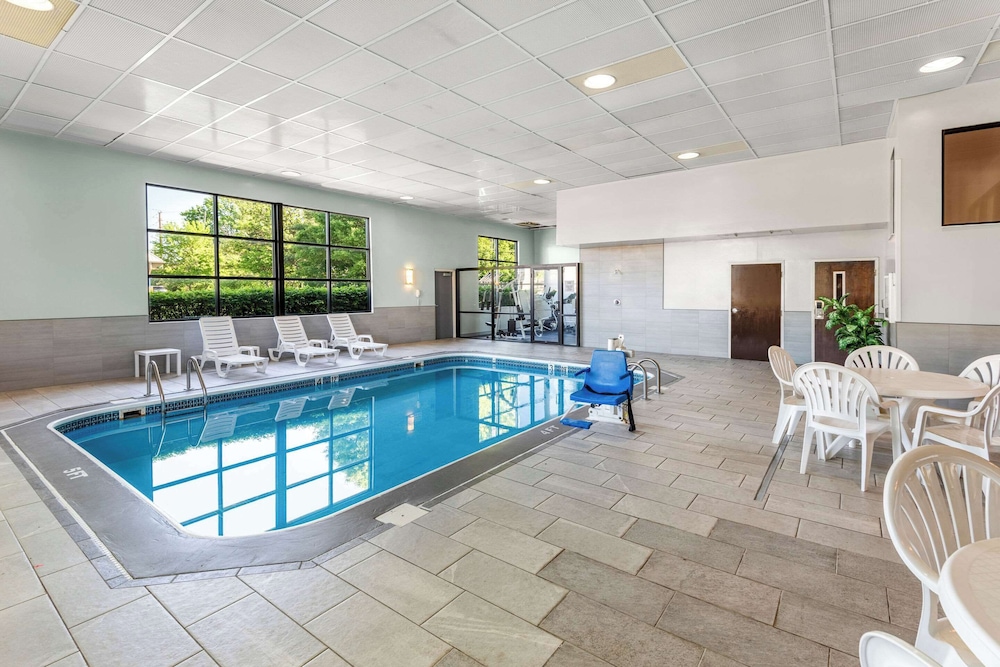 Clarion Inn & Suites Indianapolis Northwest 28/55