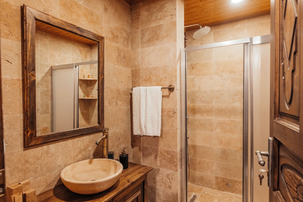 Bayar Cave Suite 60/60