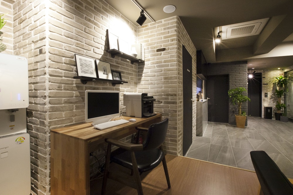 Brown Dot Hotel 32/39