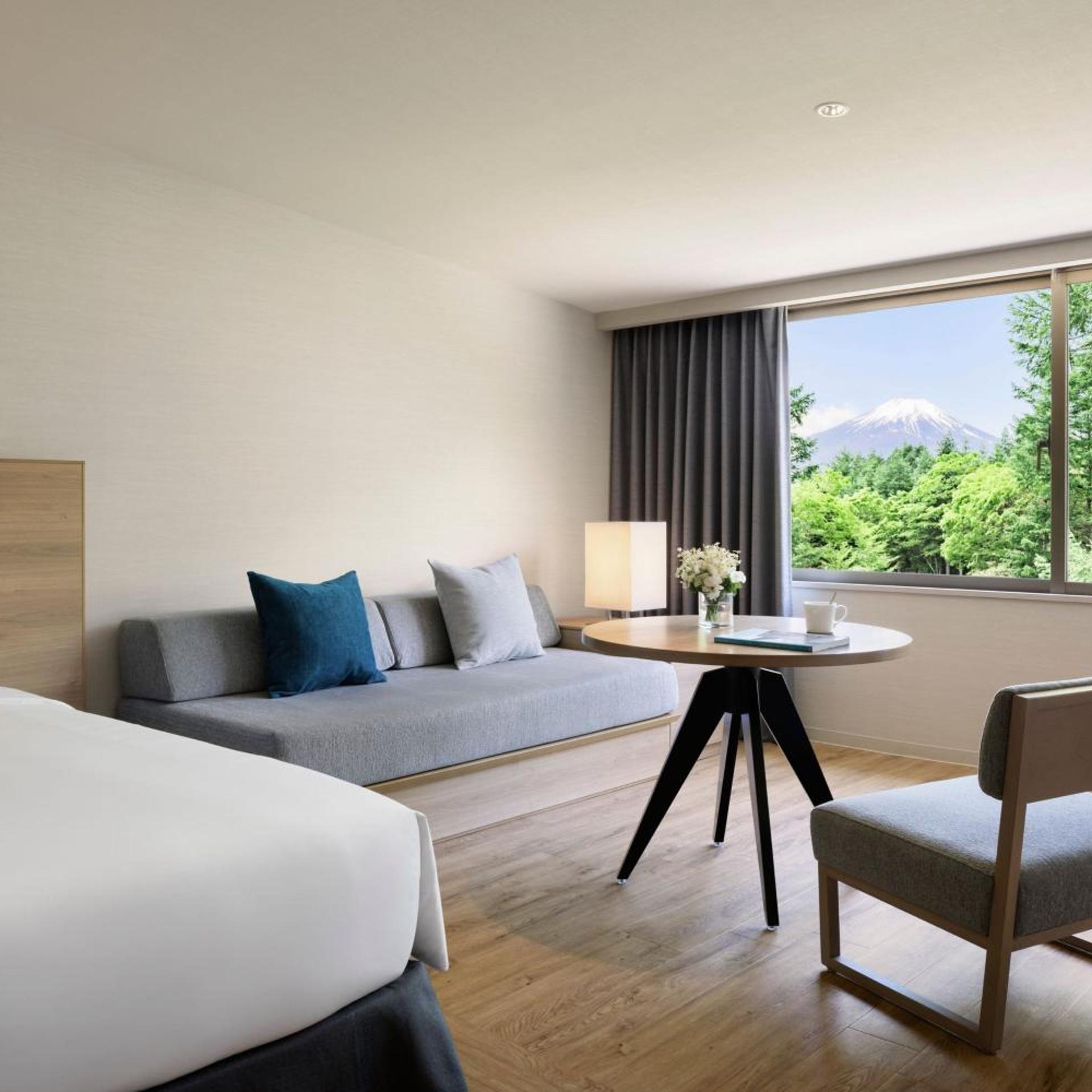 Guest Room, Superior, King Bed, Inland View, Sofa