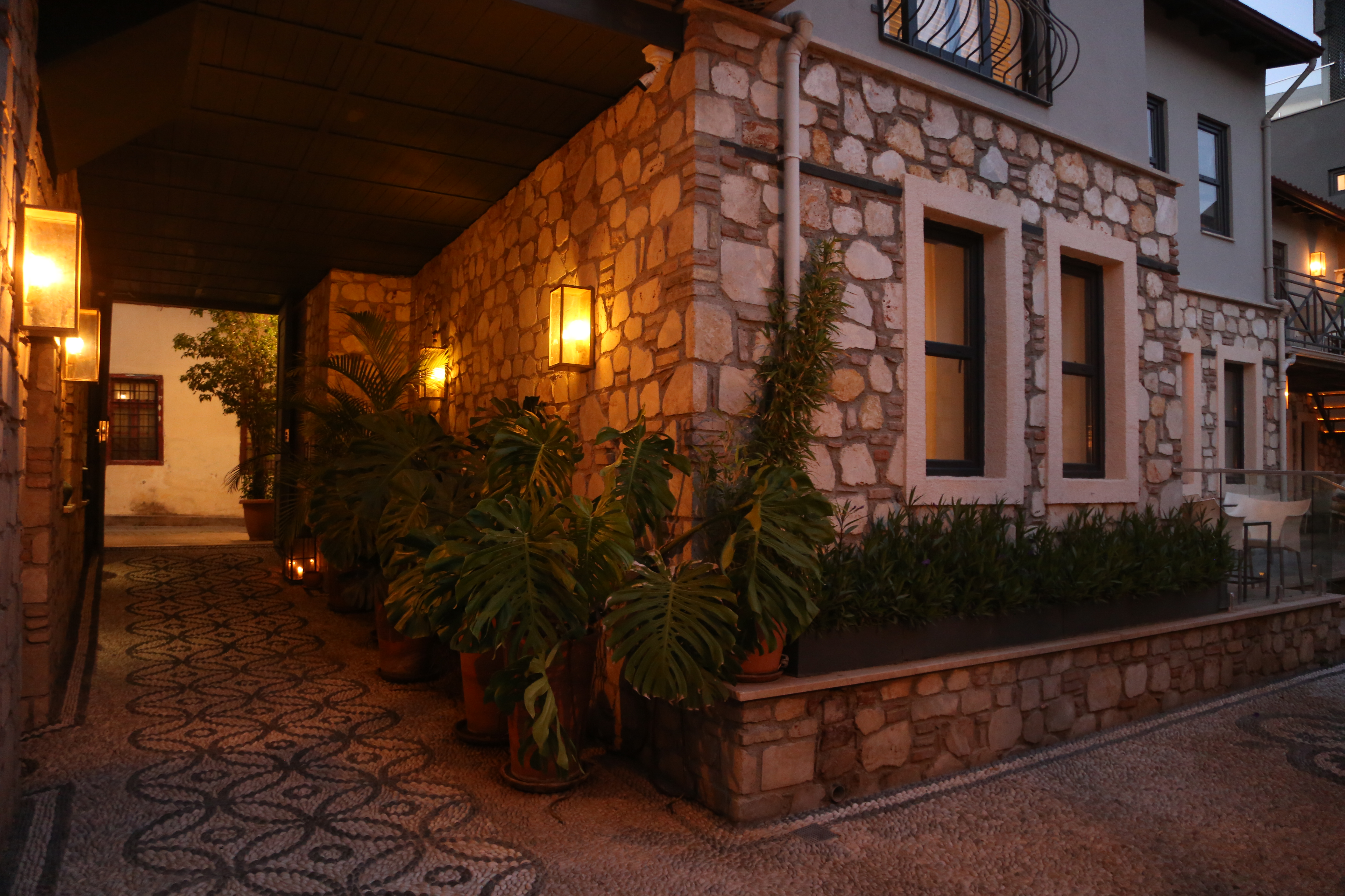 Fiore Garden Suites 44/50
