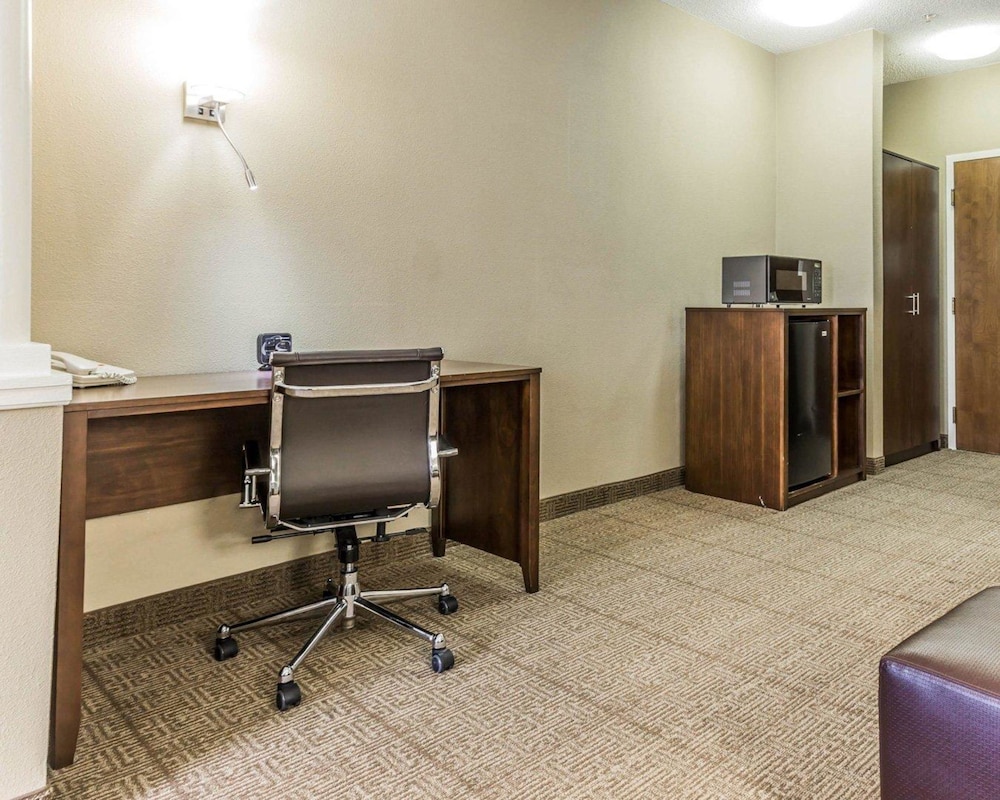 Comfort Suites At Isle Of Palms Connector 39/48