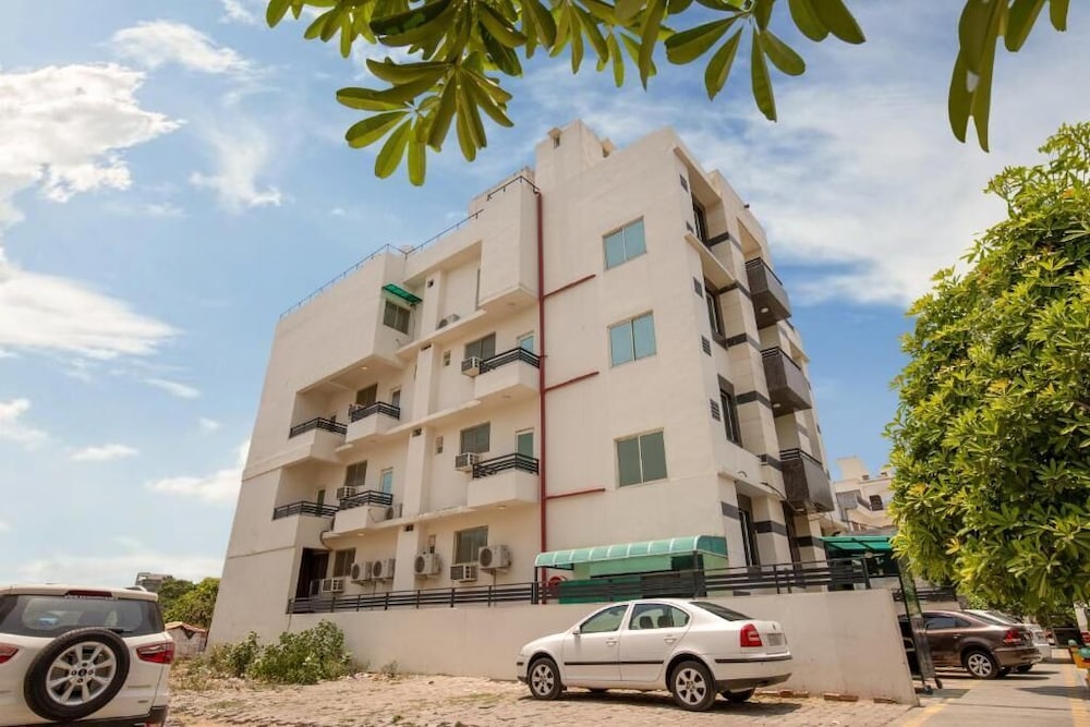 Elite Suites Mint Gomti Nagar 4/50