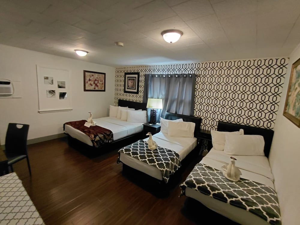 Arrowhead Motel 4/30