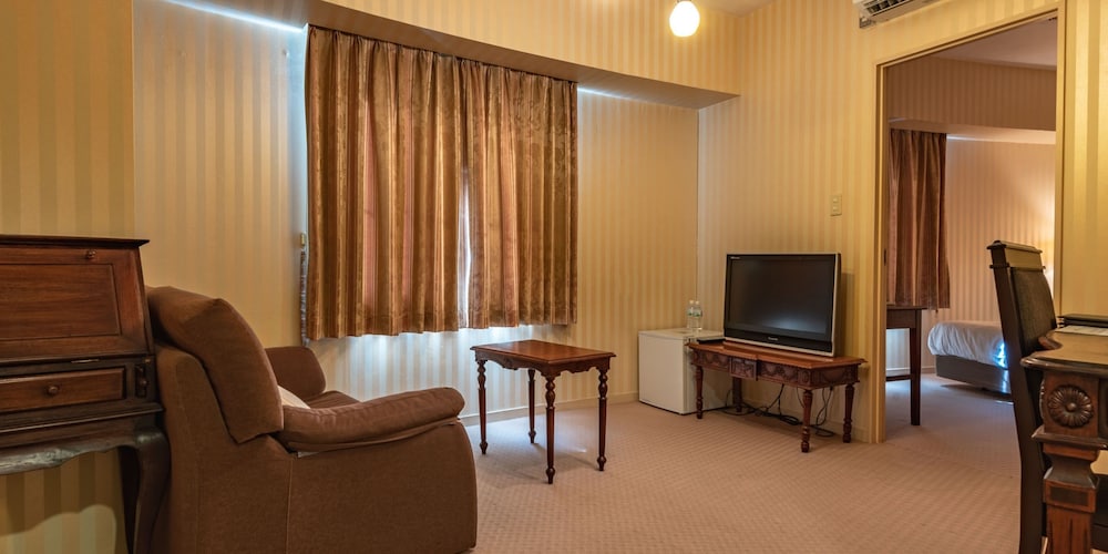 Shonan Kamakura Crystal Hotel 75/89