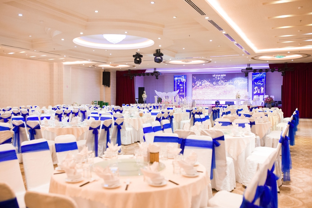 Hai Ba Trung Hotel & Spa 32/38