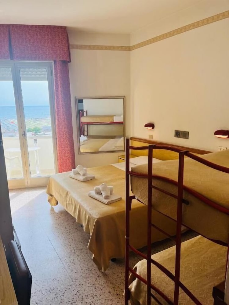 Hotel Columbia Frontemare 20/41