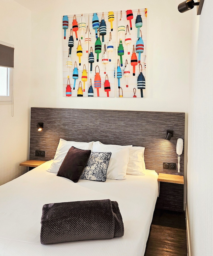 2 Rooms, Suite, 1 Single and 2 Queen Beds, Terrace Side