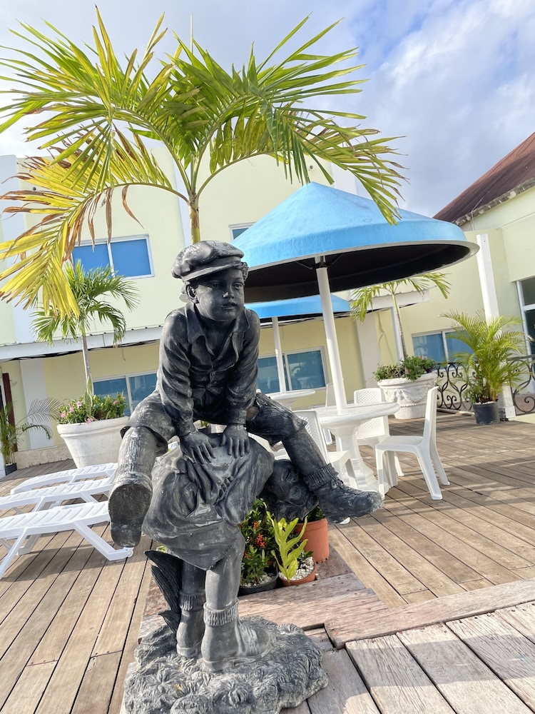 Golden House Hotel & Restaurant 35/38