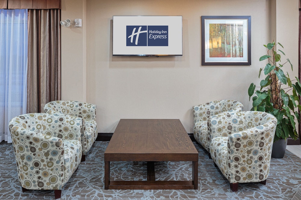 Holiday Inn Express And Suites Ottawa East Orleans 42/70