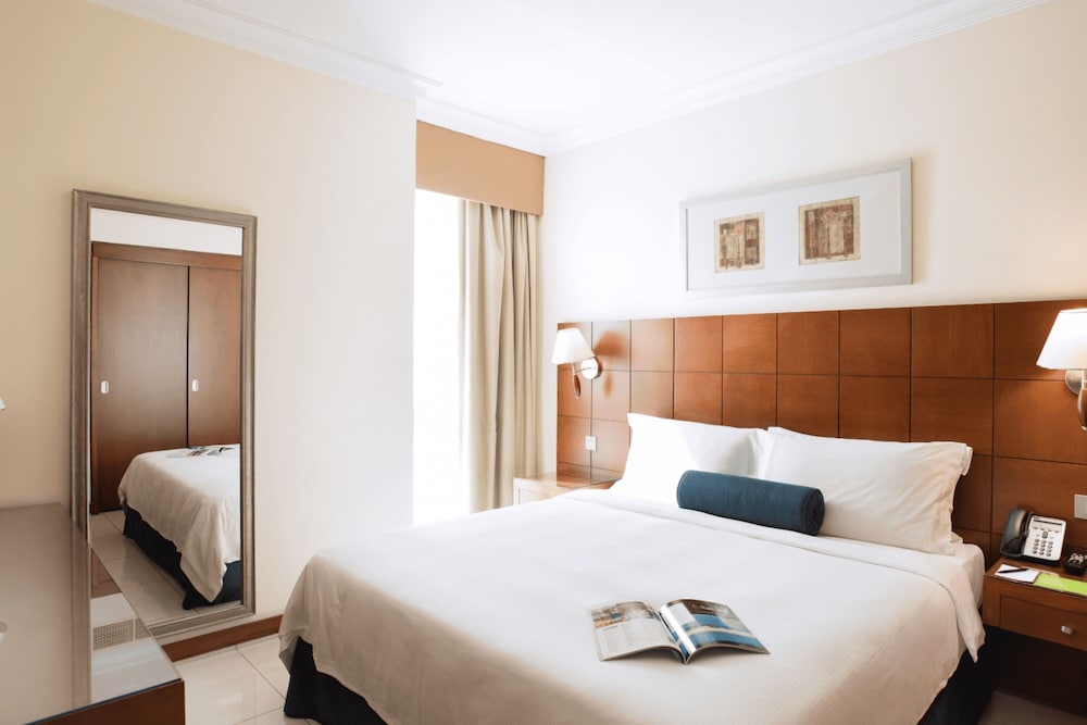 CLASSIC, SUITE, TWIN BEDS, CITY VIEW, KITCHENETTE