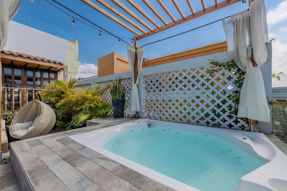 Hotel Dorado Plaza Calle del Arsenal 18/44