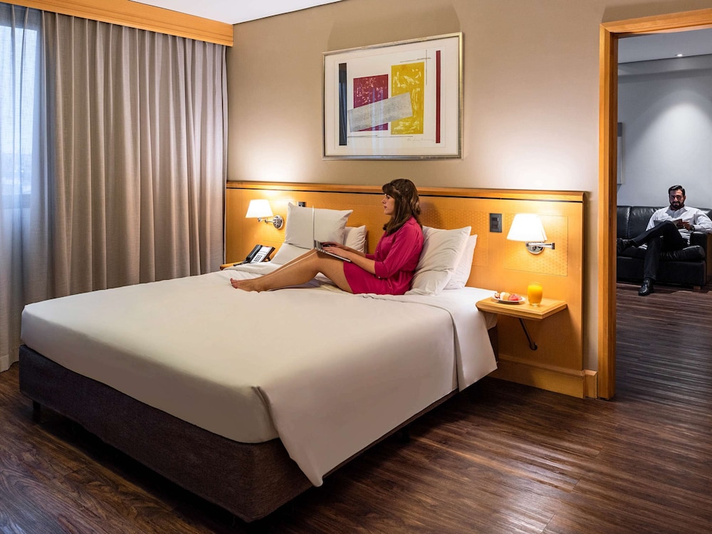 SUPERIOR, SUITE, KING BED