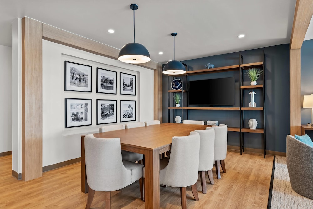 Everhome Suites Brownsville 56/66