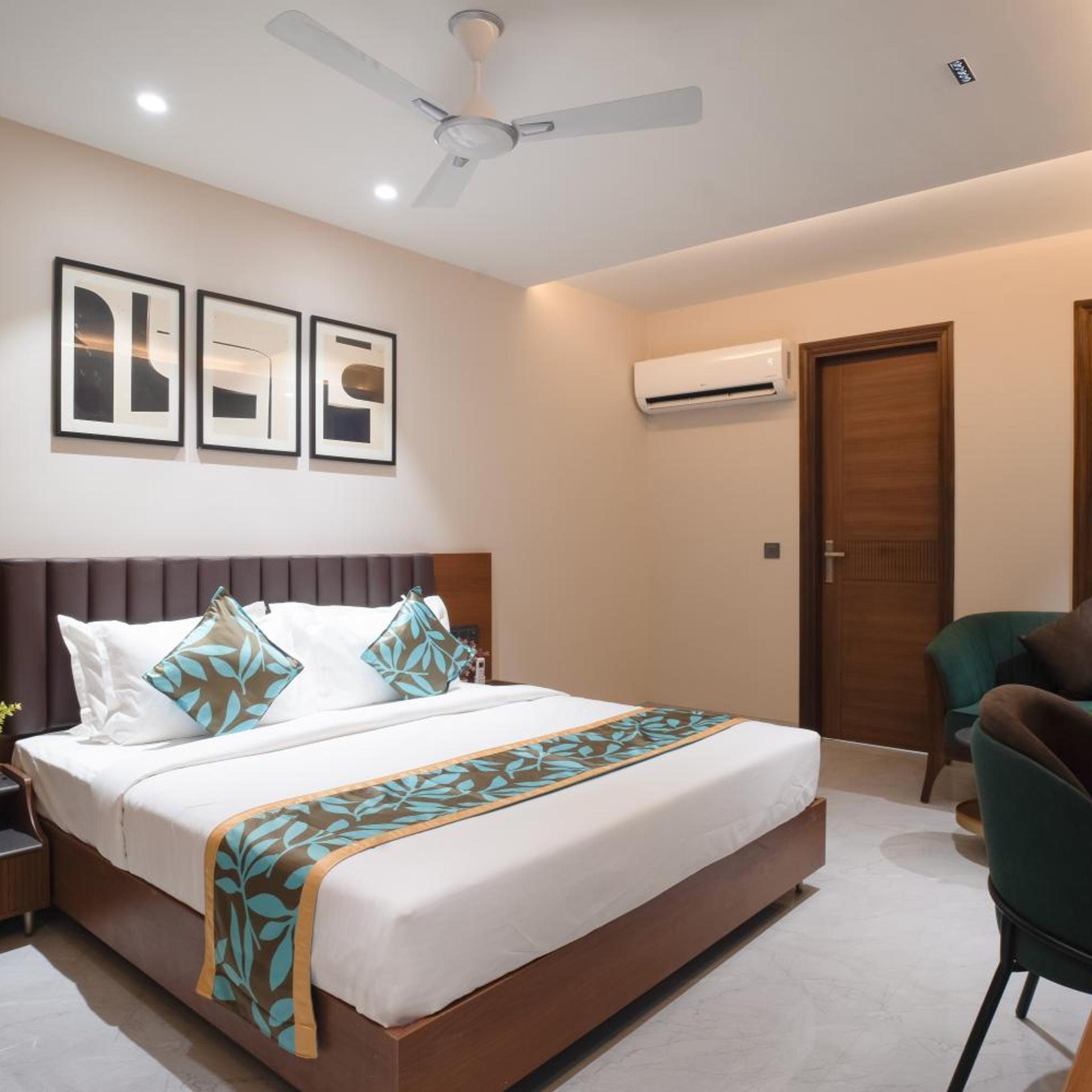 Saltstayz Premier Naraina Vihar 24/60