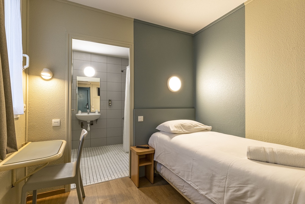ROOM, SINGLE