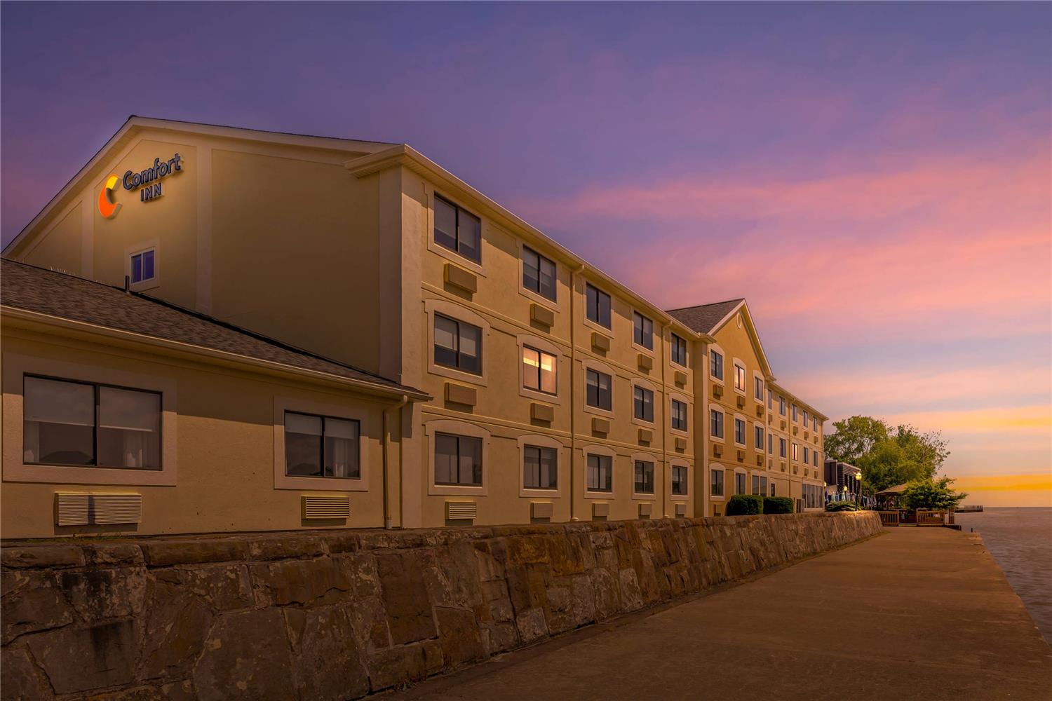 Comfort Inn River's Edge 3/26