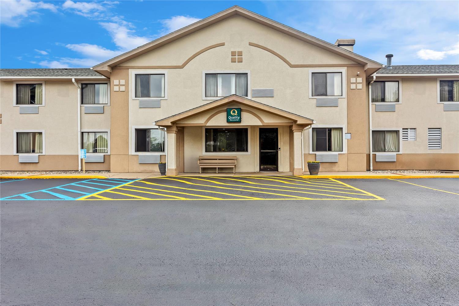 Quality Inn & Suites Howe - Sturgis 32/33