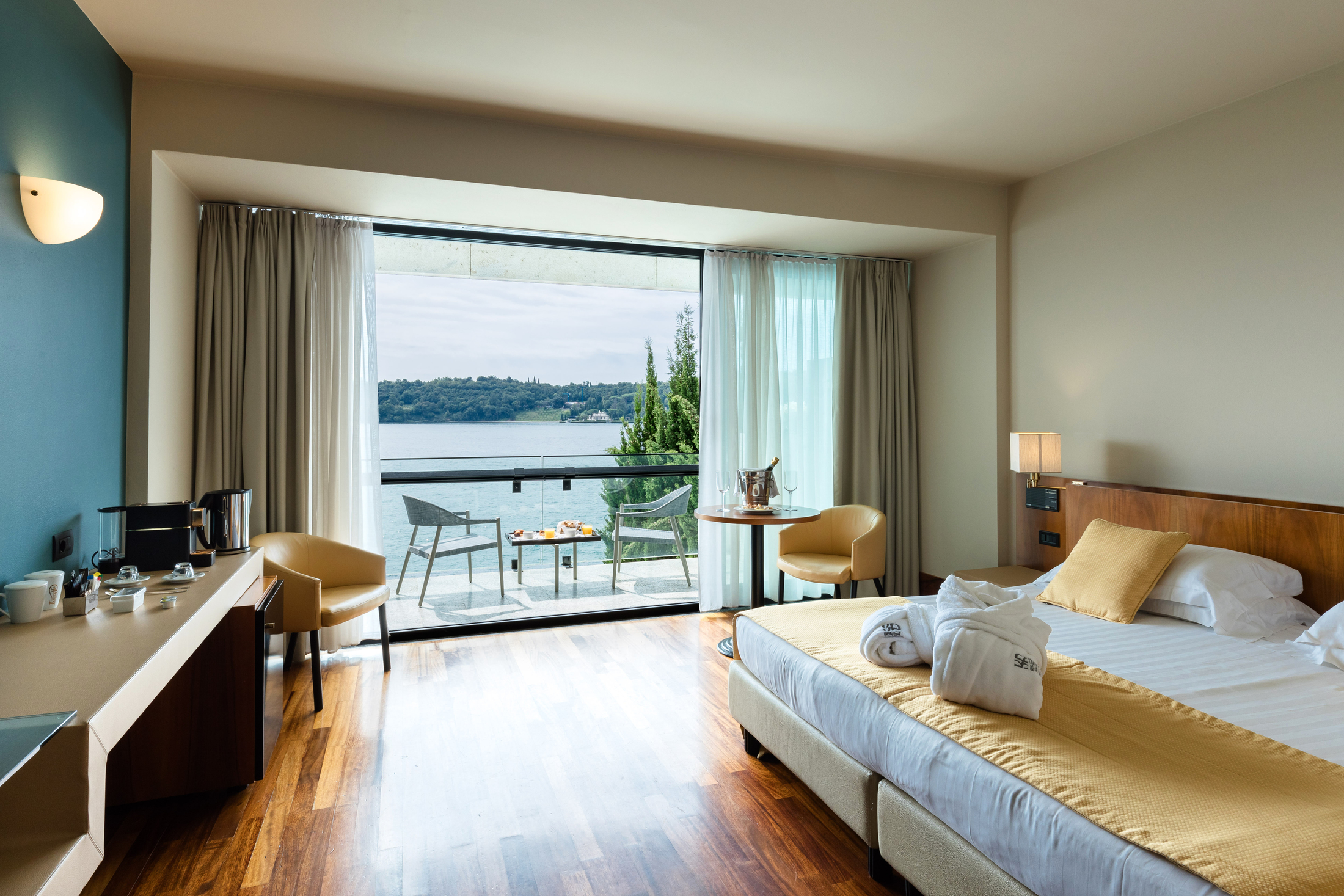Deluxe, Lake View, Balcony