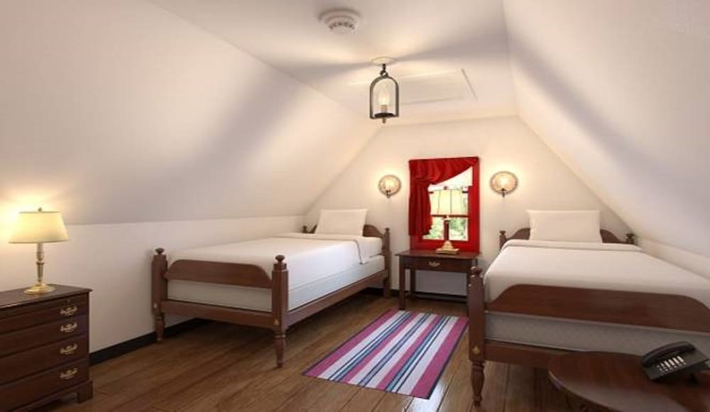 2 BEDROOMS, CLASSIC, HOUSE, GARDEN VIEW