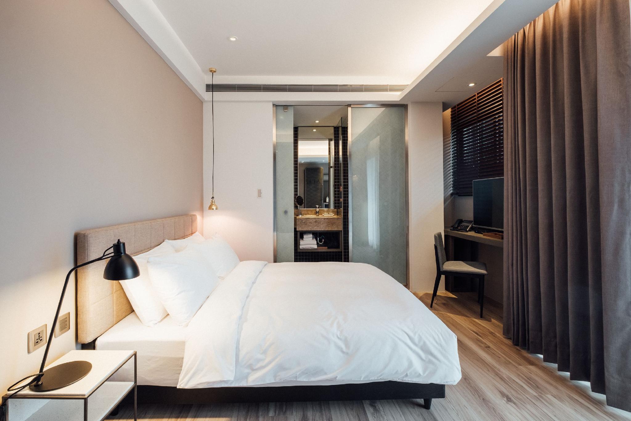Room, King Bed, Washing Machine