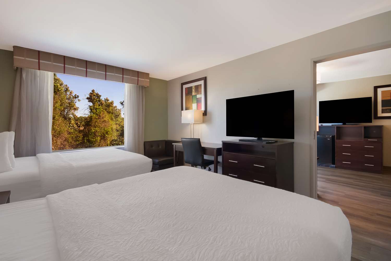 Suite, 2 Queen Beds, Dining Area, Sofa