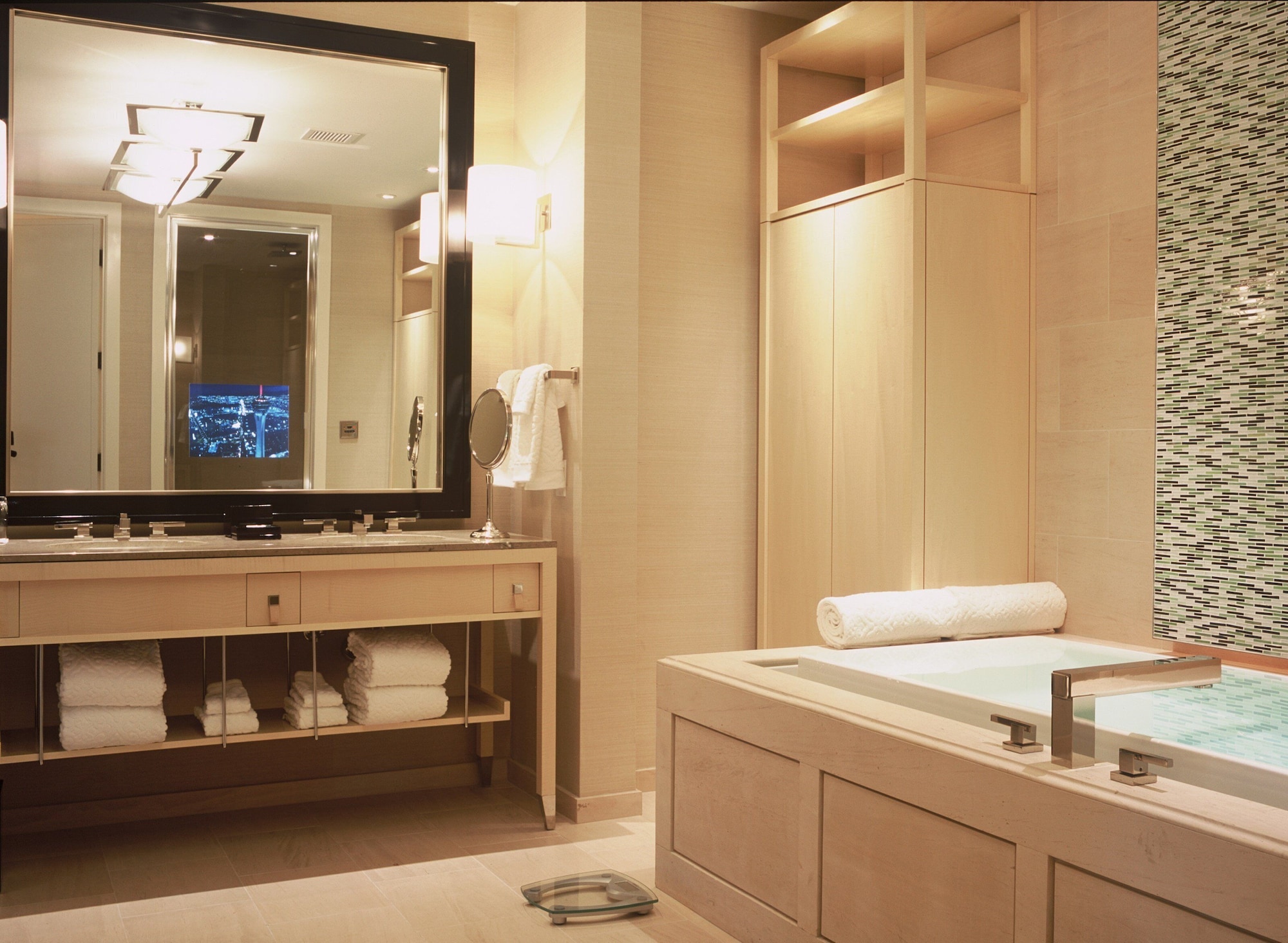 SKYLOFT, 1 BEDROOM