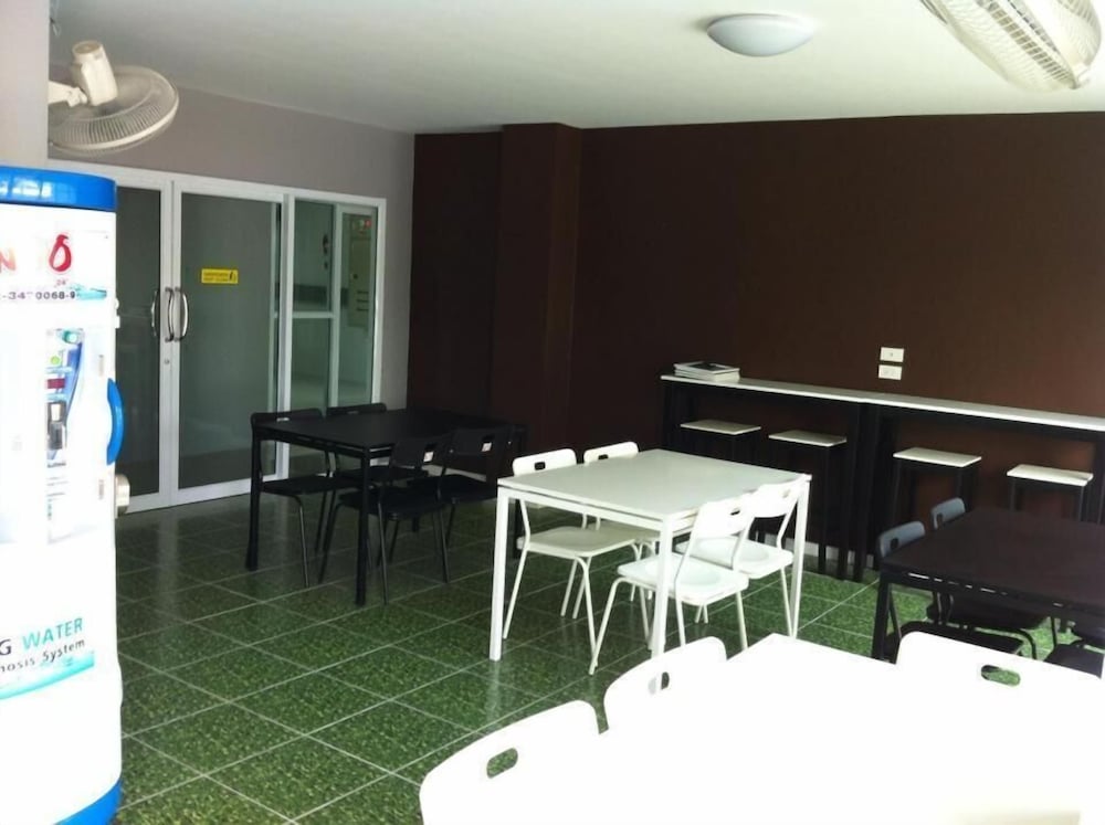 R2 Apartment Service 37/50