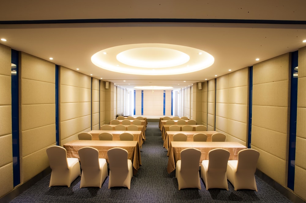 Golden City Rayong Hotel 60/69