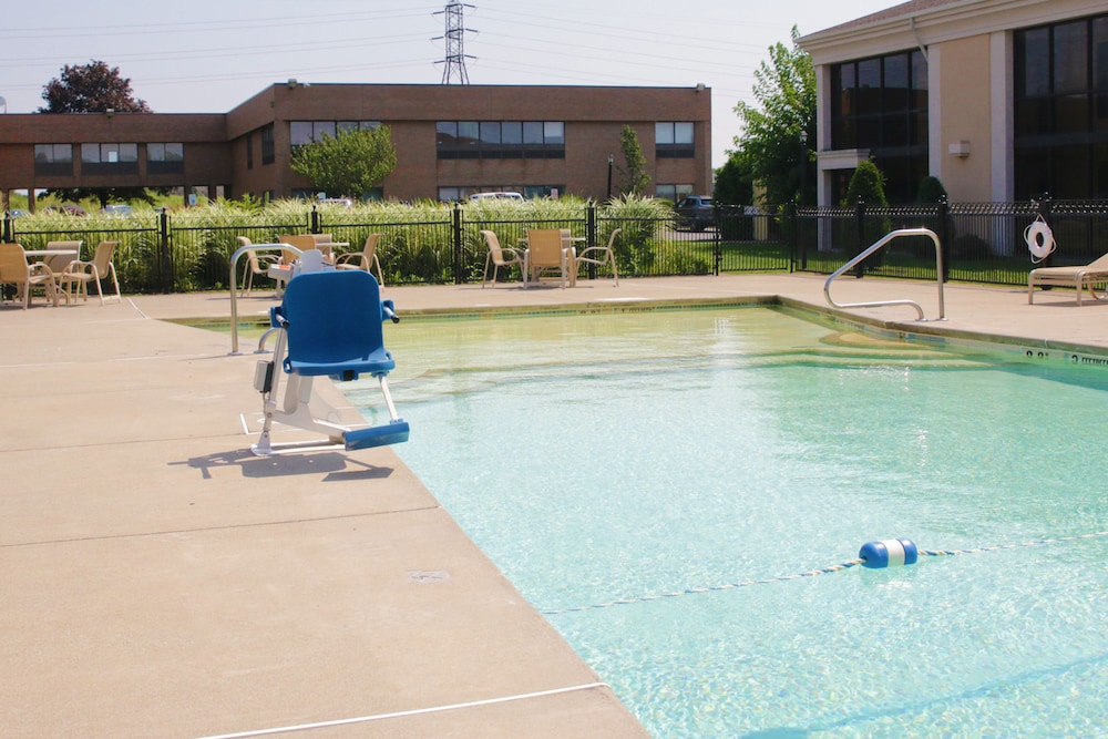 Best Western Galleria Inn & Suites 23/30
