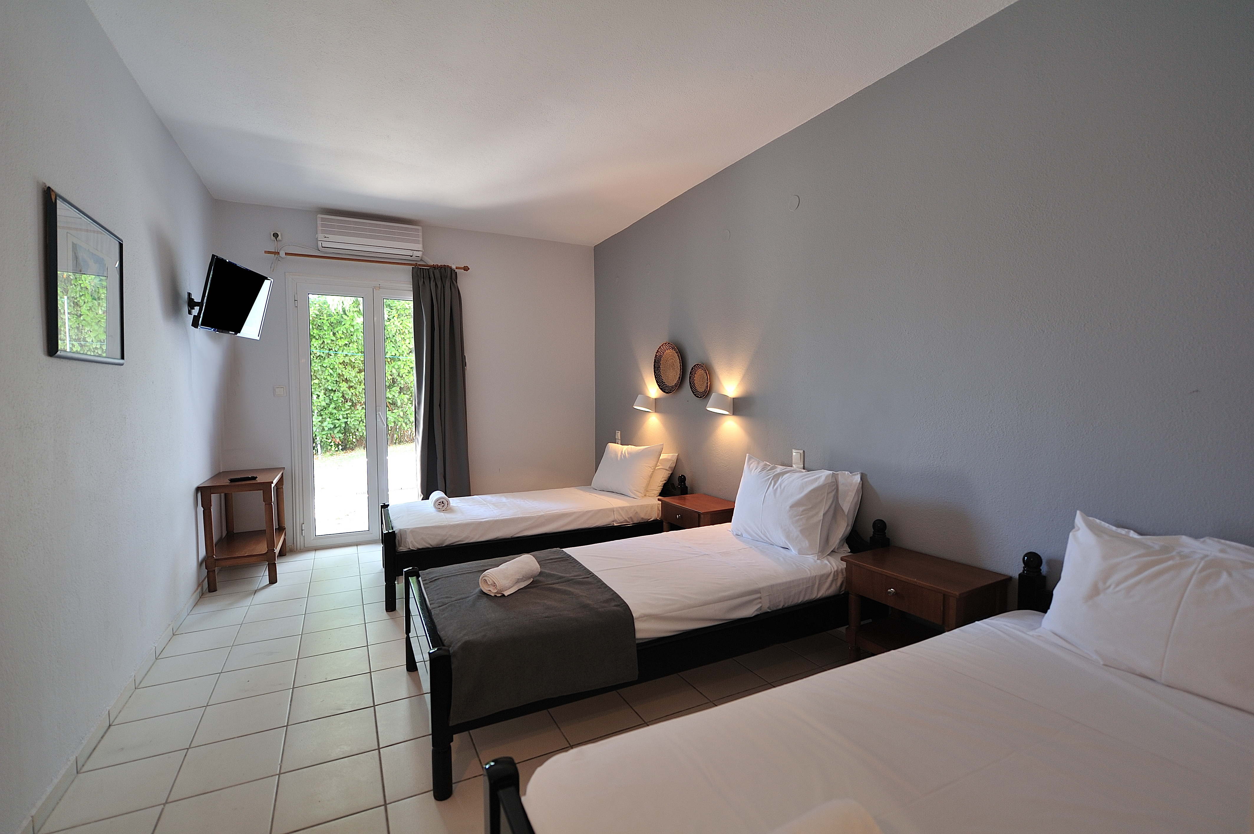 ROOM, TRIPLE, BALCONY