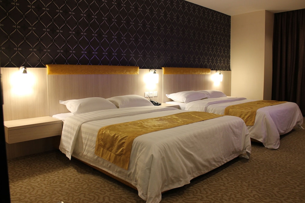 Clover Hotel 12/24