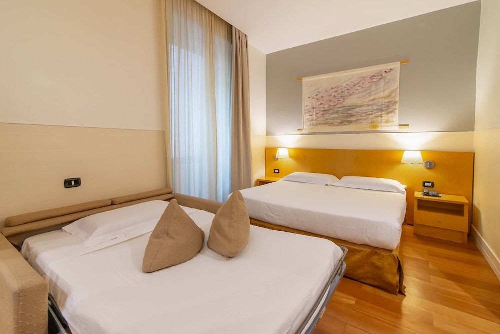 Hotel Aphrodite 11/48