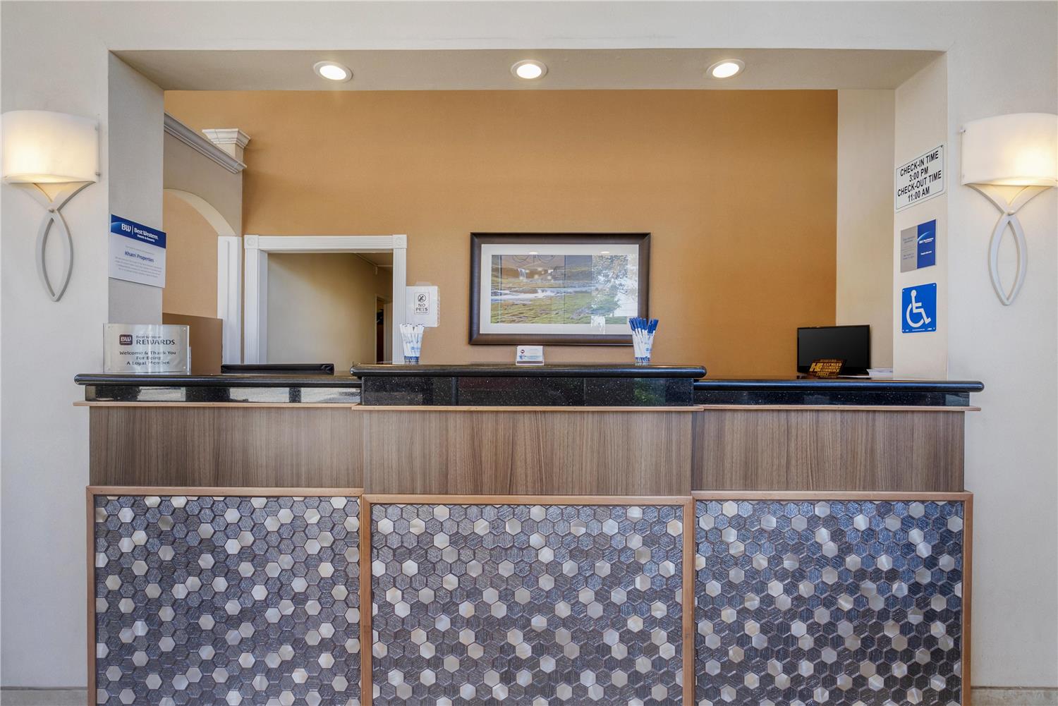 Best Western Plus Inn Of Hayward 6/40