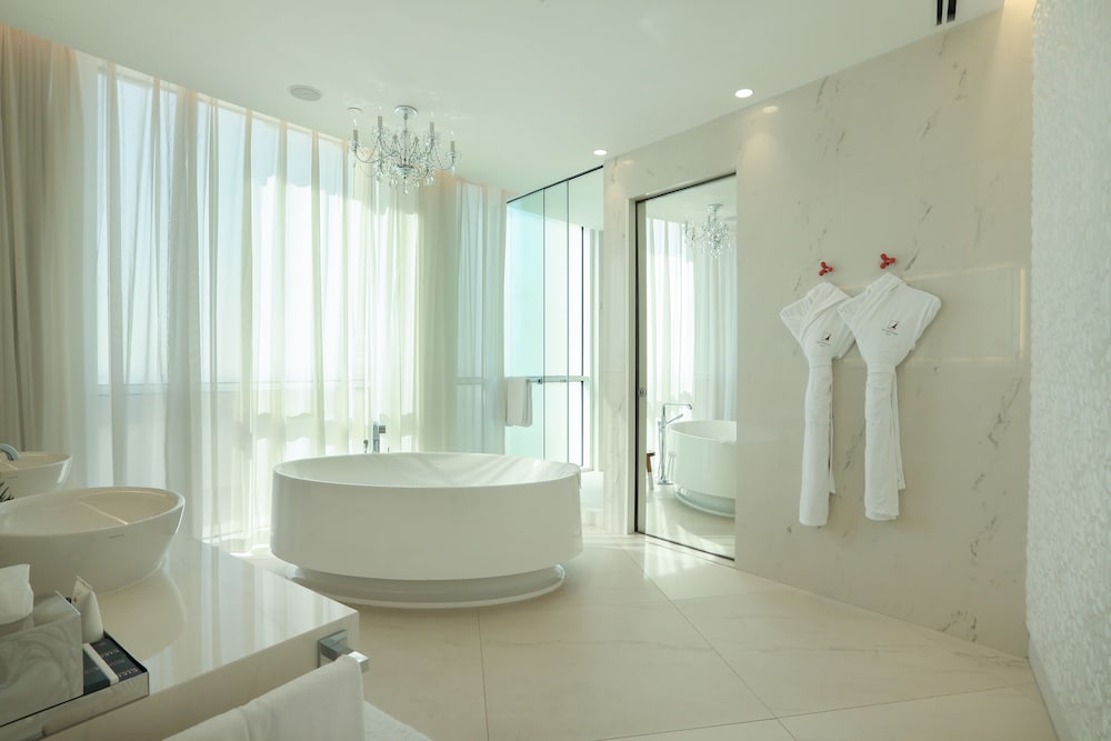 Mondrian Doha 77/77
