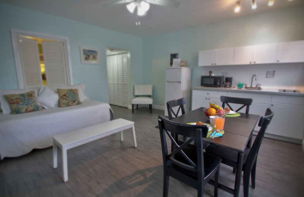 Hollywood Beachside Boutique Suites 29/46