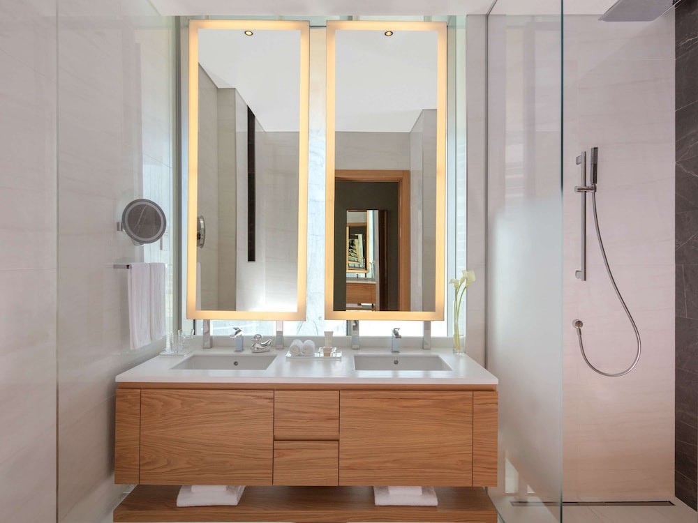 SLS Dubai Hotel and Residences 16/75