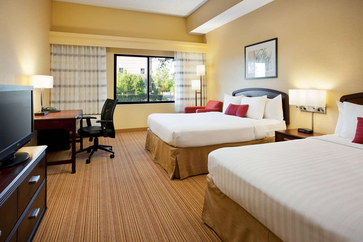 DELUXE, 2 QUEEN BEDS, ACCESSIBLE