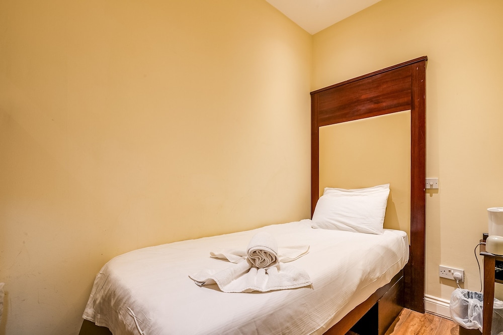 ROOM, SINGLE, SINGLE BED, NO WINDOW