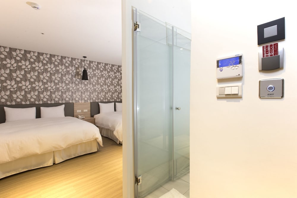 Hotel New Queen 2 20/36
