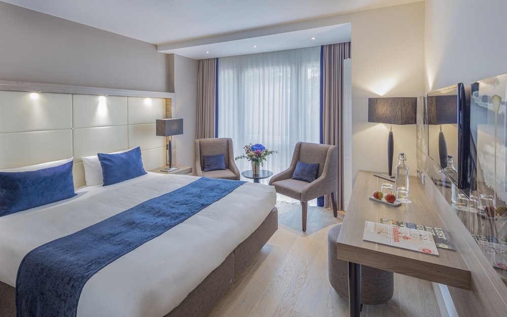 ROOM, KING BED