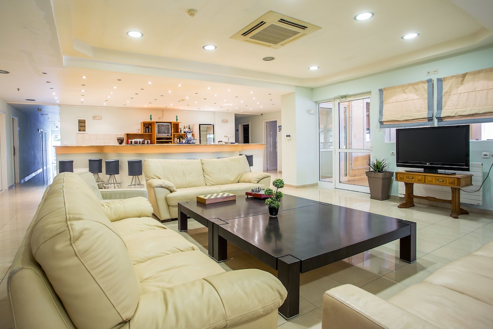 Mon Repos Hotel 35/50