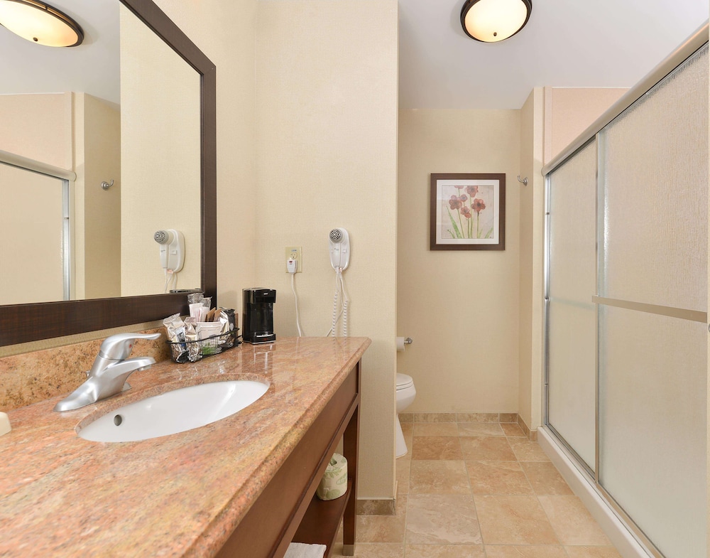 Hampton Inn Muscatine 11/35