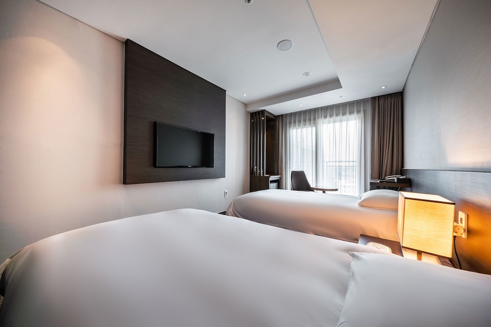 Golden Tulip Jeju Seongsan 23/68