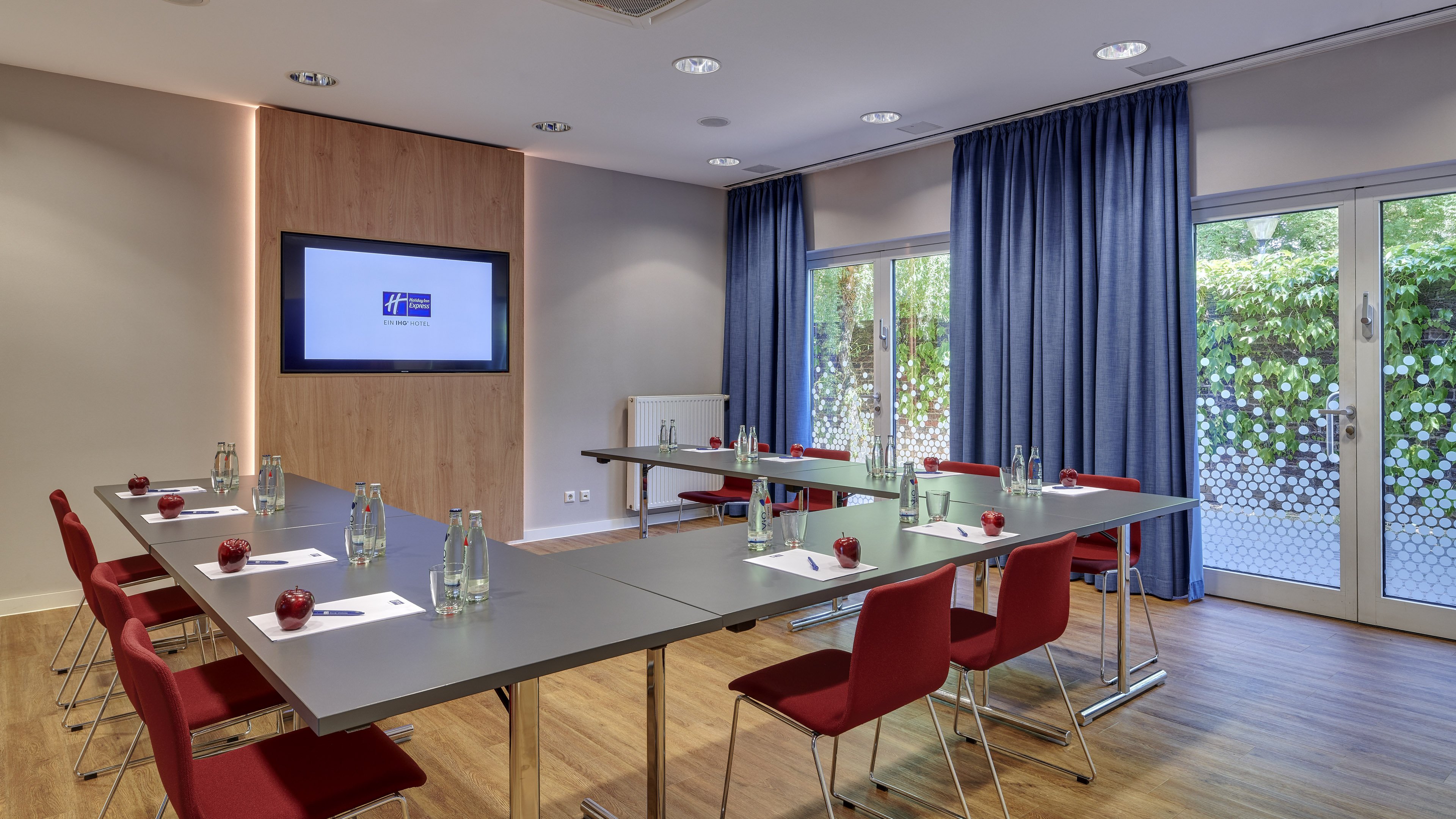 HOLIDAY INN EXPRESS COLOGNE MUELHEIM 37/45