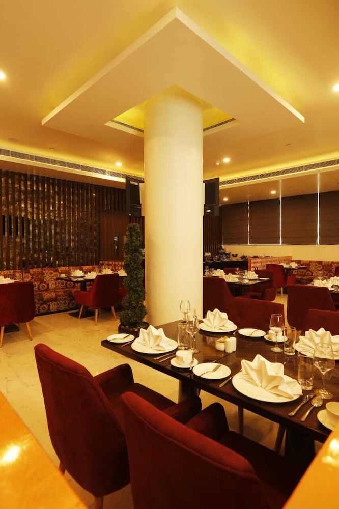 Days Hotel by Wyndham Jaipur Tonk Road 31/34