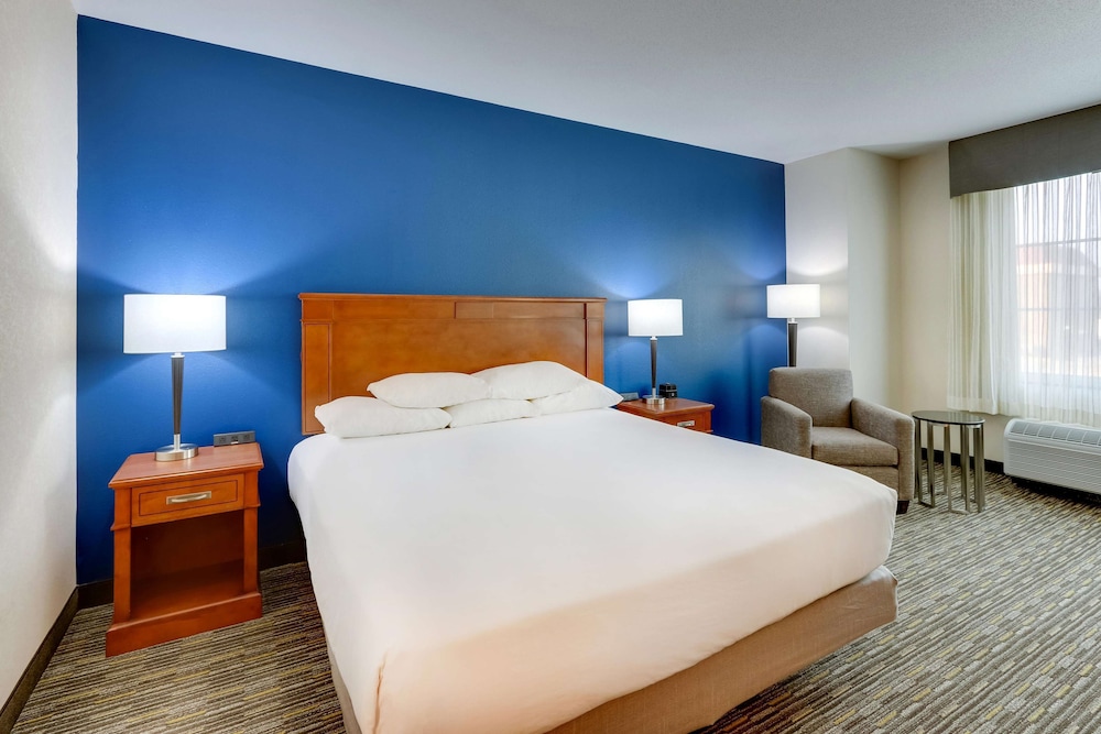 Drury Inn and Suites Sikeston 15/50