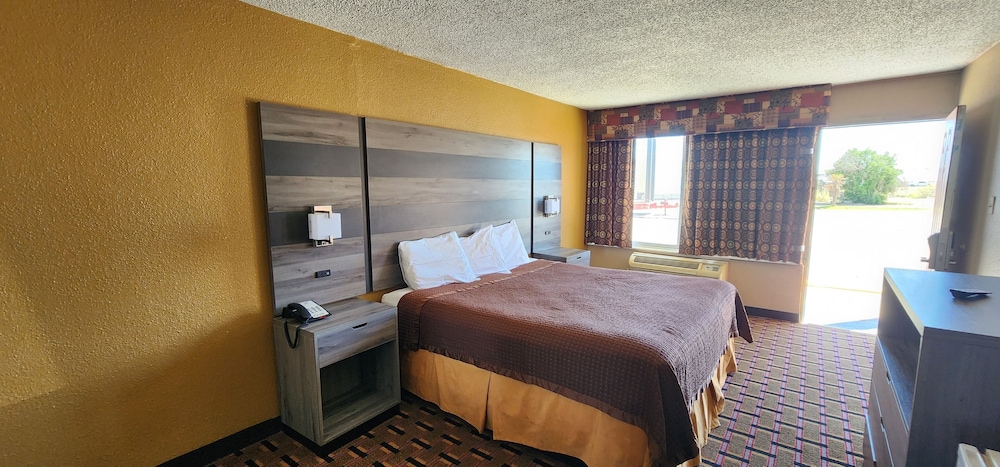 ROOM, KING BED